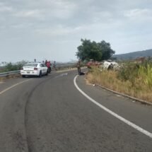 TRES PERSONAS LESIONADAS EN VOLCADURAS