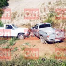 UNA MUJER HERIDA EN VOLCADURA DE DOS CAMIONETAS