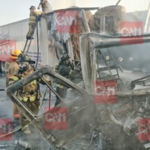 CHOQUE DE TRÁILERS TERMINAN EN LLAMAS