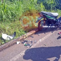 MUJER MOTOCICLISTA LESIONADA EN CHOQUE DE FRENTE CONTRA OTRA MOTOCICLETA