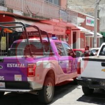 CUANDO REALIZABA EL ASEO EN UNA HABITACIÓN, DEBAJO DE UNA CAMA ENCONTRÓ A UNA MUJER MUERTA