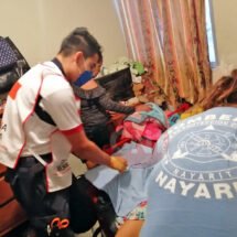 Servicios de emergencia socorren a fémina en labores de parto en Tepic