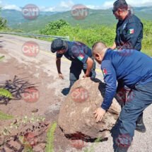 POLICÍA MUNICIPAL LIBERA CAMINO A MANO LIMPIA