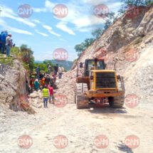 SEPULTADOS VIVOS AL DESGAJARSE EL CERRO EN LAS YESCA