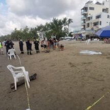 SE SUMERGIÓ AL MAR Y SALIÓ FLOTANDO SIN VIDA