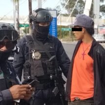 POLICÍA ESTATAL ATRAPAN SOSPECHO MOTOCICLISTA