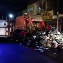 SE ANDABA QUEMANDO EL CARRETÓN DE LA BASURA