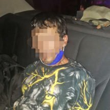 PRESUNTO LADRÓN NO PUDO SALIR DEL TAXI