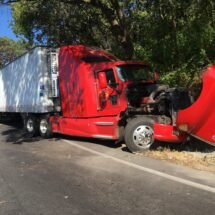 TRAILER BLOQUEA LA CIRCULACIÓN