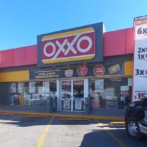 SIN CUBREBOCAS ATRACAN TIENDA OXXO