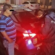 LE QUITARON EL CARRO Y SE FUE CAMINANDO A SU CASA