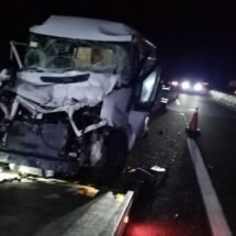 SE HECHO UNA PESTAÑITA; AL CHOCAR SE DESPERTÓ