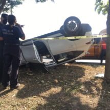 CAMIONETA TERMINÓ VOLCADA