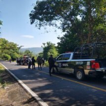 A LADO DE LA CARRETERA LOCALIZAN UN CADÁVER