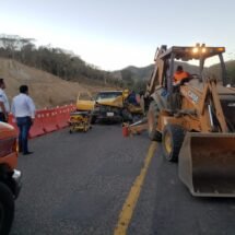 CHOQUE DE TRES VEHÍCULOS DEJÓ UNA PERSONA LESIONADA 