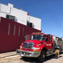 ENTRE VECINOS Y BOMBEROS LOGRARON APAGAR EL FUEGO