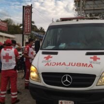 MOTOCICLISTA LESIONADO ES AUXILIADO POR LA CRUZ ROJA