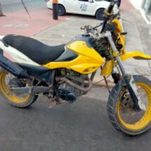 TRAÍAN MOTOCICLETA CON REPORTE DE ROBO