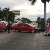 AUTOMOVILISTA SE LE ATRAVESÓ A MOTOCICLISTA