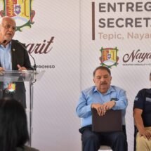 ENTREGA EL GOBERNADOR DE NAYARIT EQUIPAMIENTO PARA BOMBEROS Y LA POLICÍA ESTATAL