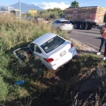 CONDUCTORA SUFRE ACCIDENTE POR EL LIBRAMIENTO CARRETERO