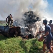 BOMBEROS ATACÓ INCENDIO DE PACAS DE SORGO 