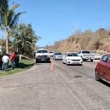 SE ATRAVESÓ UN AUTOBÚS CUANDO CONDUCÍA SU MOTOCICLETA