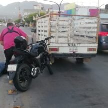 IMPRESIONANTE CHOQUE DE MOTOCICLISTA DE MANDADITOS