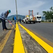 GOBIERNO DE TEPIC REALIZA BALIZAMIENTO EN TRAMO DE AVENIDA INSURGENTES