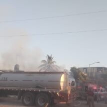 Atienden servicios de emergencia un incendio de casa habitación en el municipio de Bahía de Banderas