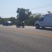 Bomberos de Nayarit brindan auxilio tras un hecho de tránsito en la carretera Federal 200