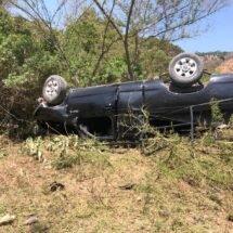 Atiende SSPC volcadura vehicular en la colonia Santa Fe del municipio de Tepic