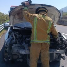 Atienden Bomberos de Nayarit un hecho de tránsito en el municipio de Jala